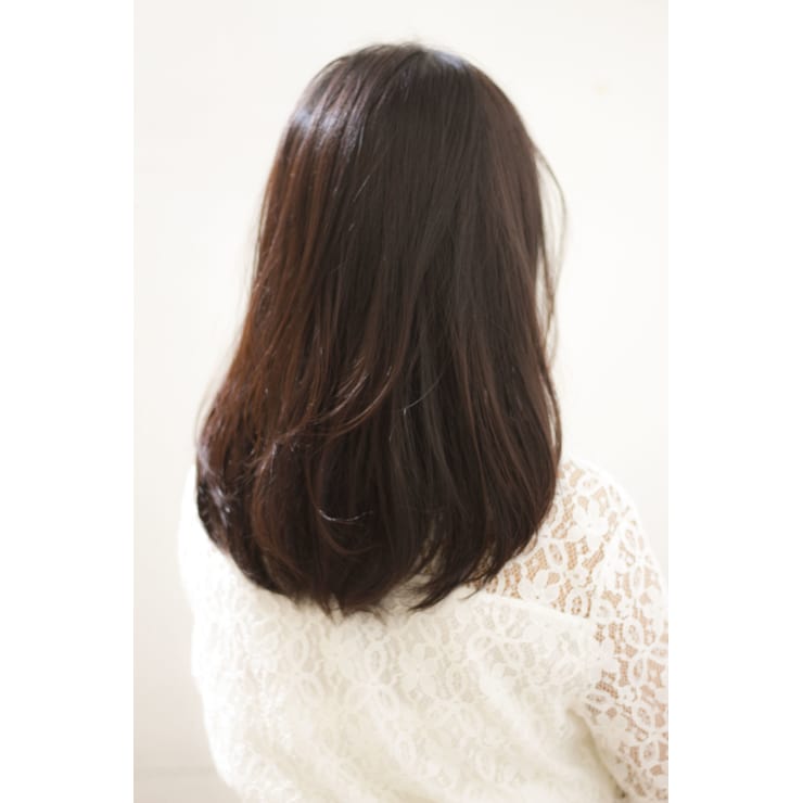 前髪を伸ばしかけの方にもオススメ 耳掛け 抜け感の黒髪風 Maria By Afloat マリアバイアフロート のヘアスタイル 美容院 美容室を予約するなら楽天ビューティ