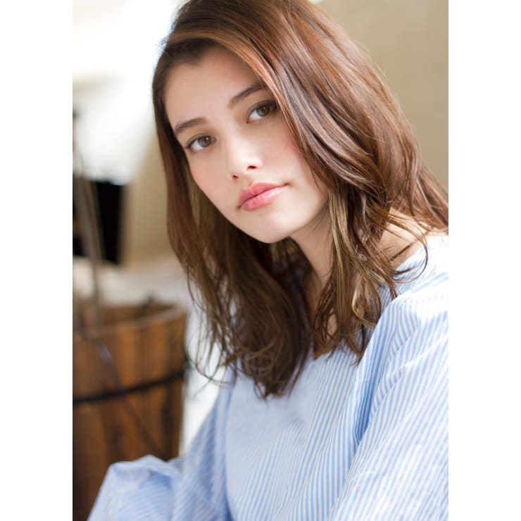 大人かわいいデジタルパーマ ハイライトカラー Maria By Afloat マリアバイアフロート のヘアスタイル 美容院 美容室を予約するなら楽天ビューティ