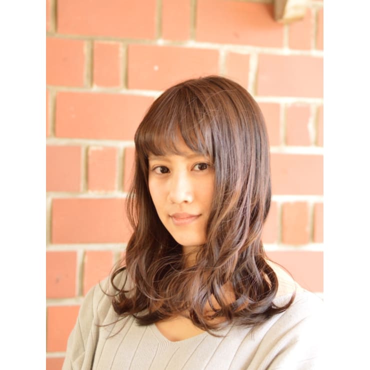 ゆるっとパーマの軽めミディアム Mu Kichi 吉祥寺店 ムーキチ キチジョウジテン のヘアスタイル 美容院 美容室を予約するなら楽天ビューティ