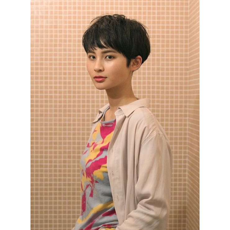 美シルエットな耳出しショート Beautrium 福岡 ビュートリアム のヘアスタイル 美容院 美容室を予約するなら楽天ビューティ