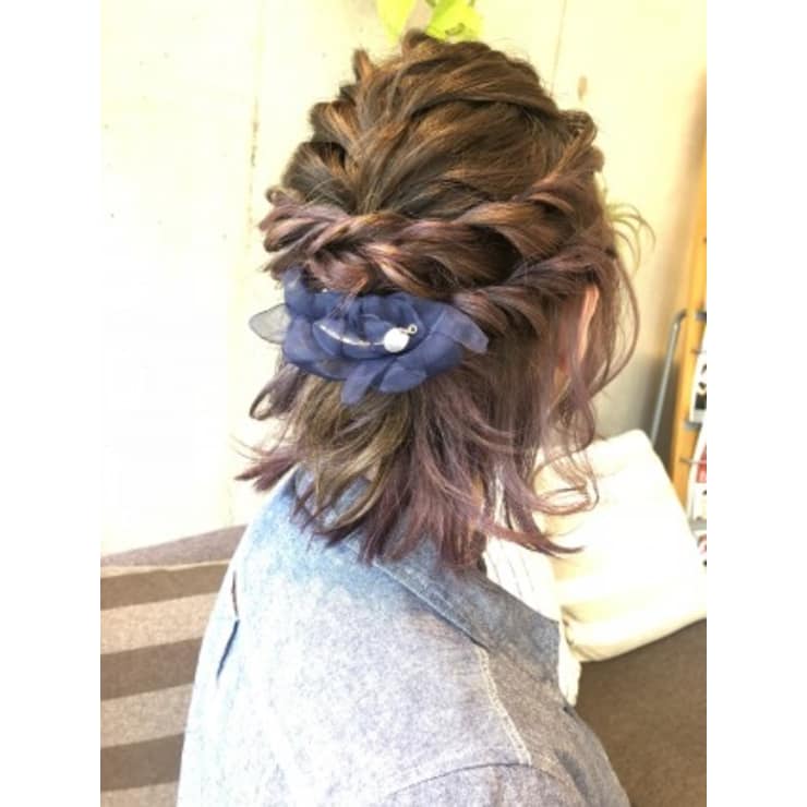 ミディアムハーフアップアレンジ 結婚式 Emu International 春日部本店 エムインターナショナル のヘアスタイル 美容院 美容室を予約するなら楽天ビューティ
