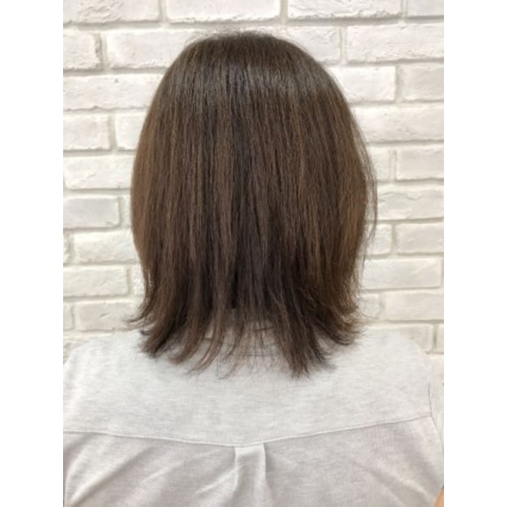 ミディアムボブ アッシュブラウン Quatro クアトロ 青葉台店 クアトロ のヘアスタイル 美容院 美容室を予約するなら楽天ビューティ