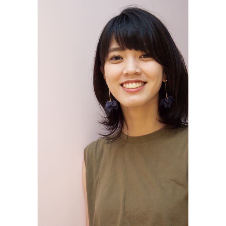 小顔 バング ナチュラルひし形ミディアムヘア Beautrium 梅田 ビュートリアム のヘアスタイル 美容院 美容室を予約するなら楽天ビューティ