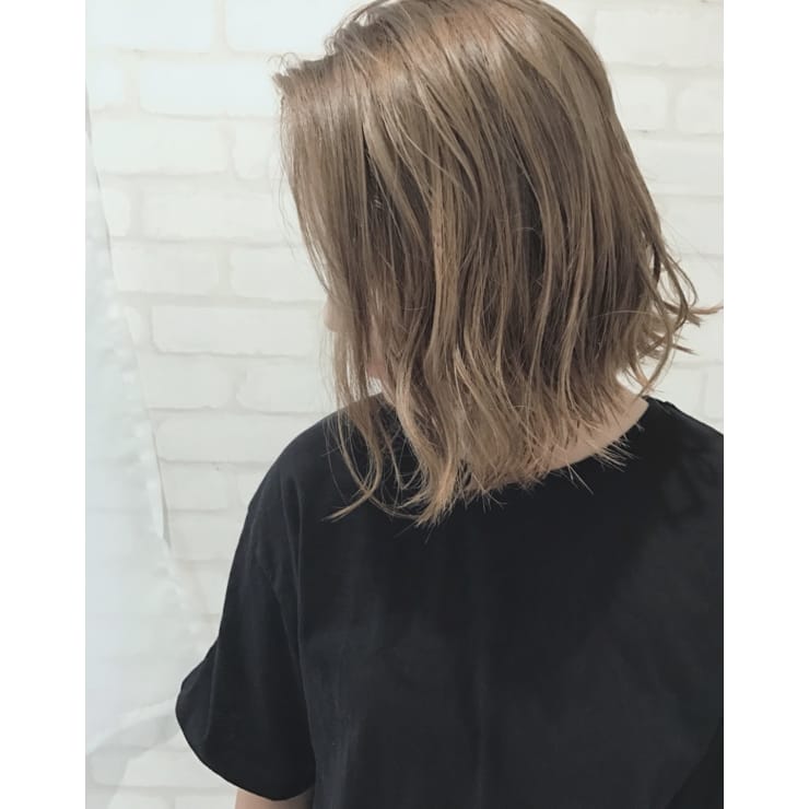 切りっぱなしミルクティーアッシュ Coco Terrace ココテラス のヘアスタイル 美容院 美容室を予約するなら楽天ビューティ