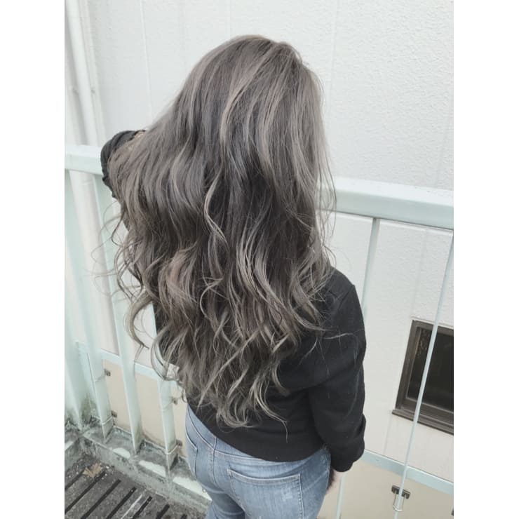 アッシュグレーハイライト Coco Terrace ココテラス のヘアスタイル 美容院 美容室を予約するなら楽天ビューティ