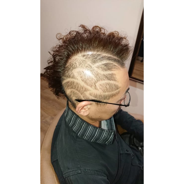 カミソリを使ってしっかりライン Hair Colony Sweet Water ヘアーコロニー スウィートウォーター のヘアスタイル 美容院 美容室を予約するなら楽天ビューティ