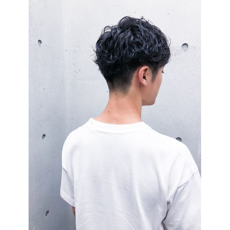 刈り上げのポイントを高めにしたマッシュパーマスタイル Kangol Salon Tokyo Central原宿 カンゴールサロントウキョウセントラルハラジュク のヘアスタイル 美容院 美容室を予約するなら楽天ビューティ