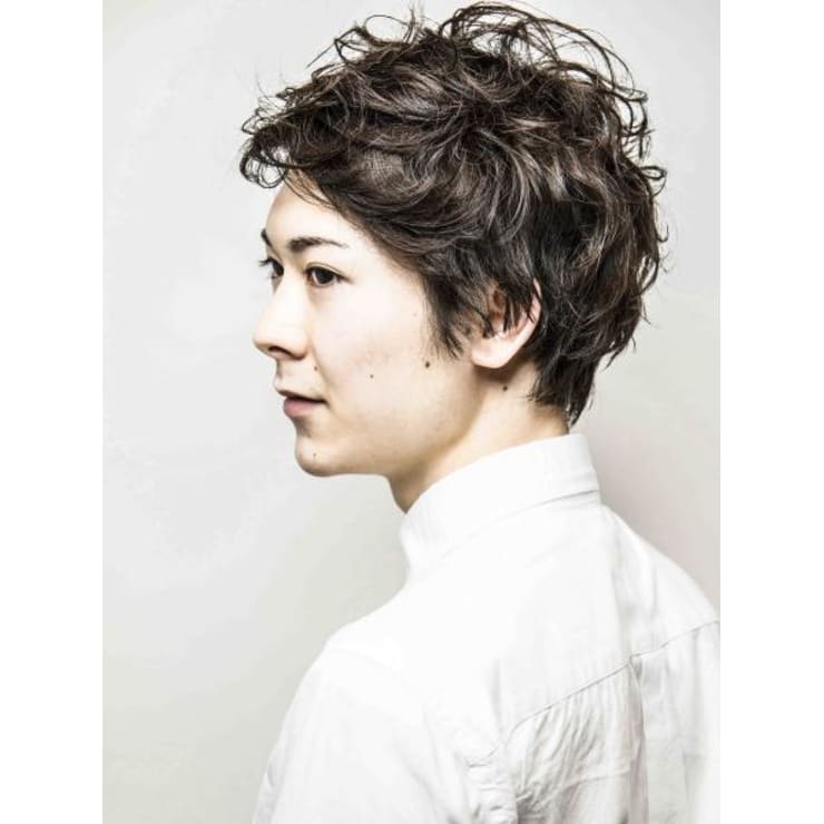 ミディアムメンズカールスタイル かきあげ前髪 Three By Keep 尾山台 スリー バイ キープ オヤマダイ のヘアスタイル 美容院 美容室を予約するなら楽天ビューティ