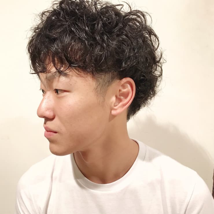 ツーブロック ツイスト平巻きパーマ Dere Dir Face By Neutral デレディール ファス のヘアスタイル 美容院 美容室を予約するなら楽天ビューティ