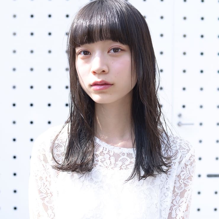 ぱっつん前髪ストレートセミロング Vicca 南青山店 ヴィッカミナミアオヤマテン のヘアスタイル 美容院 美容室を予約するなら楽天ビューティ