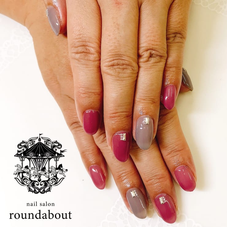 グレーとワインカラーのシアーネイル Nailsalon Roundabout ネイルサロンラウンドアバウト のネイルデザイン ネイル まつげサロンを予約するなら楽天ビューティ グレーとワインカラーのシアーネイル Nailsalon Roundabout ネイルサロンラウンドアバウト のネイルデザイン ネイル まつげサロンを予約するなら楽天ビューティ