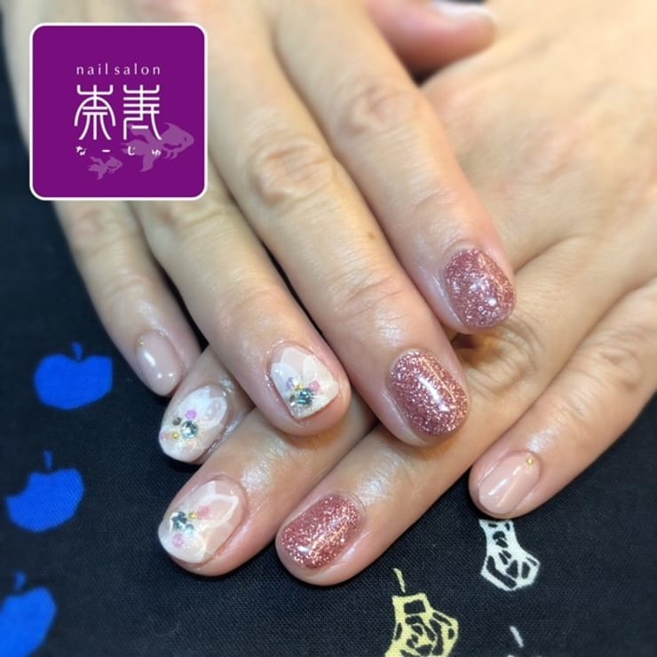 30代40代におすすめ フラワーネイル 奈寿 ナージュ のネイルデザイン ネイル まつげサロンを予約するなら楽天ビューティ