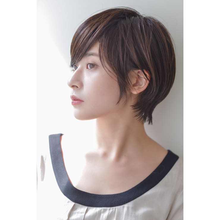斜めバング つやショートボブ Atelier Ittowa アトリエイトワ のヘアスタイル 美容院 美容室を予約するなら楽天ビューティ