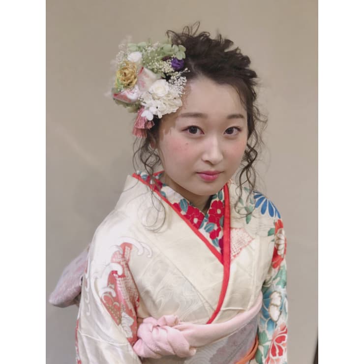 ２０１９年成人式ヘアアレンジ ミディアム Super Cut 元町店 スーパーカットモトマチテン のヘアスタイル 美容院 美容室を予約するなら楽天ビューティ