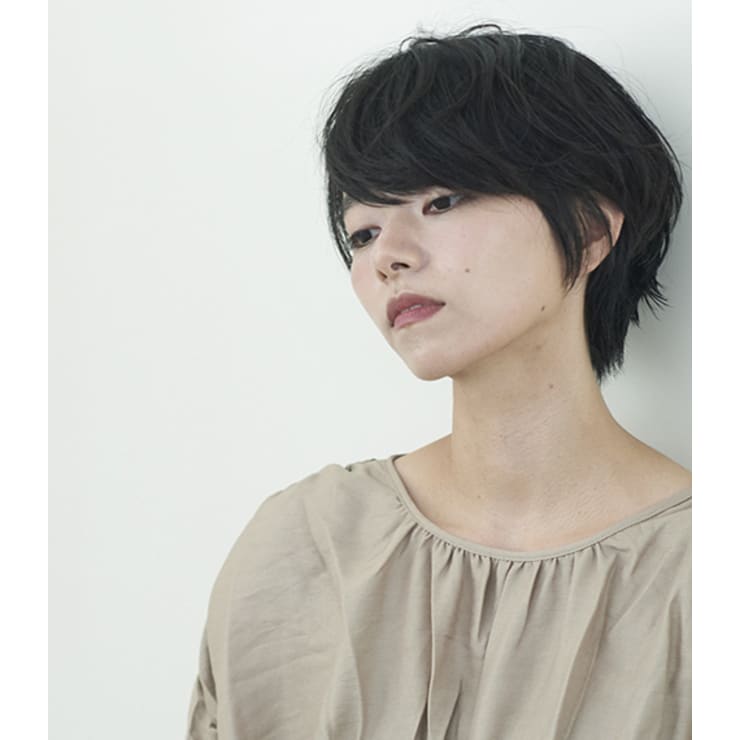 斜めバング モード大人ショート Atelier Ittowa アトリエイトワ のヘアスタイル 美容院 美容室を予約するなら楽天ビューティ