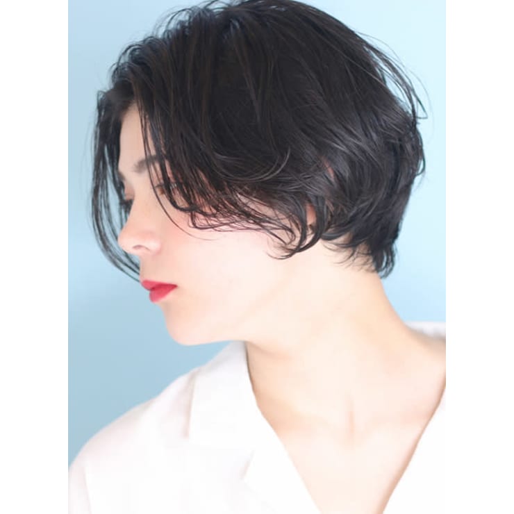 大人のクールな 黒髪パーマショート Beautrium Ginza ビュートリアム のヘアスタイル 美容院 美容室を予約するなら楽天ビューティ