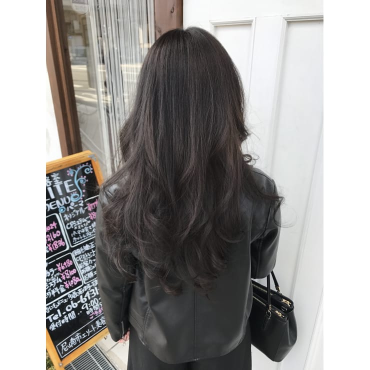 ネイビーアッシュの落ち着きながら透明感のあるカラー Elite エリート のヘアスタイル 美容院 美容室を予約するなら楽天ビューティ