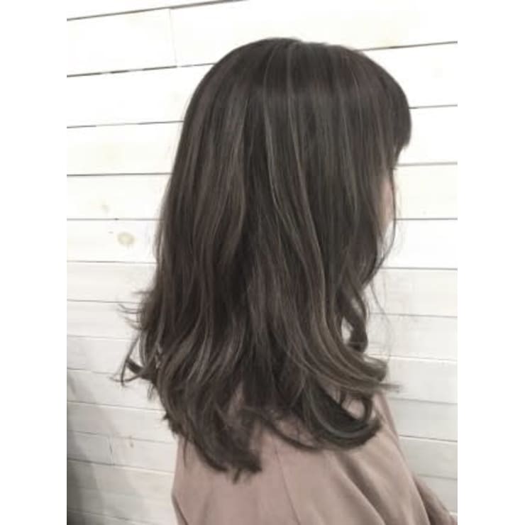 3dハイライトカラー カーキアッシュベージュ Luck 辻堂 ラックツジドウ のヘアスタイル 美容院 美容室を予約するなら楽天ビューティ