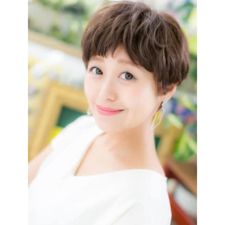 大人かわいい 斜めバングのアシメショート ガーリーショート Cover Hair Bliss 川口東口駅前店 カバーヘアブリス カワグチヒガシグチエキマエテン のヘアスタイル 美容院 美容室を予約するなら楽天ビューティ