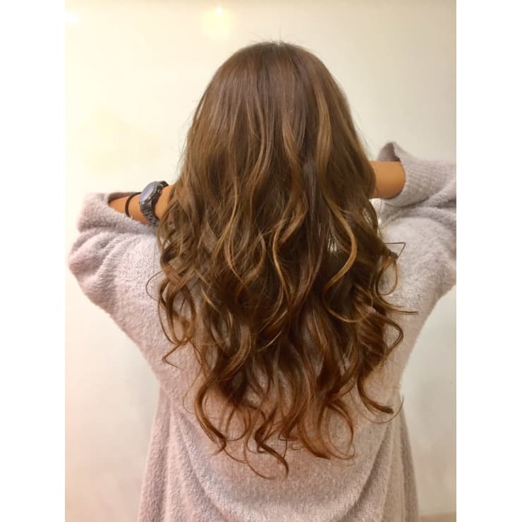 長めの髪のブロー カールアイロンでの全体カール 美容室mashup ビヨウシツマッシュアップ のヘアスタイル 美容院 美容室を予約するなら楽天ビューティ