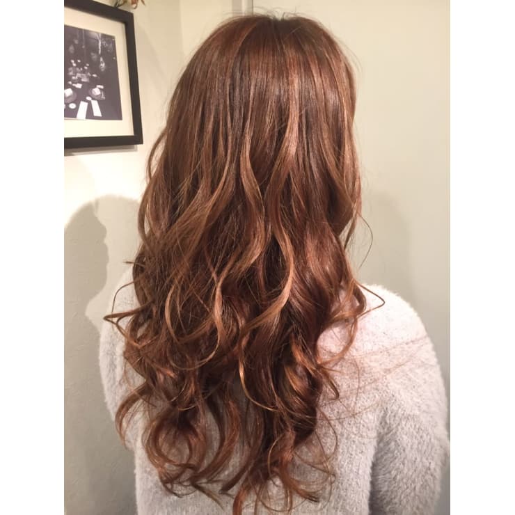 長めの髪のブロー カールアイロンでの全体カール 美容室mashup ビヨウシツマッシュアップ のヘアスタイル 美容院 美容室を予約するなら楽天ビューティ