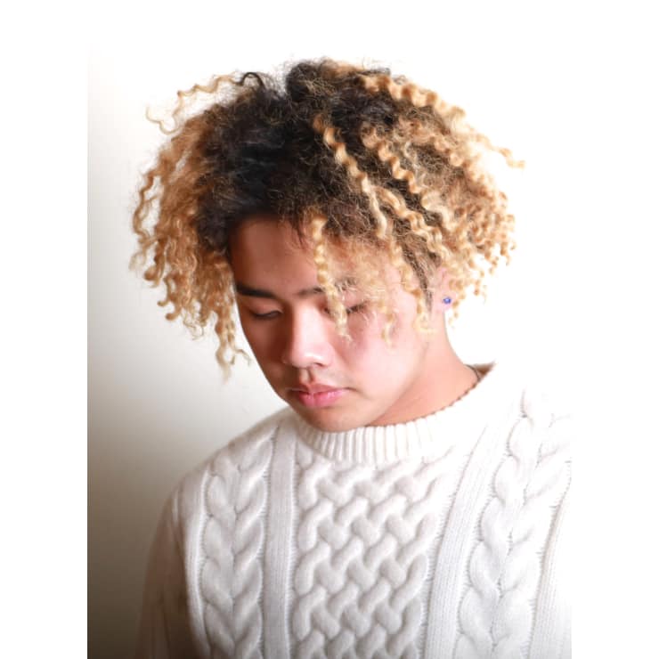 外国人風ツイストスパイラル Beautrium 福岡 ビュートリアム のヘアスタイル 美容院 美容室を予約するなら楽天ビューティ