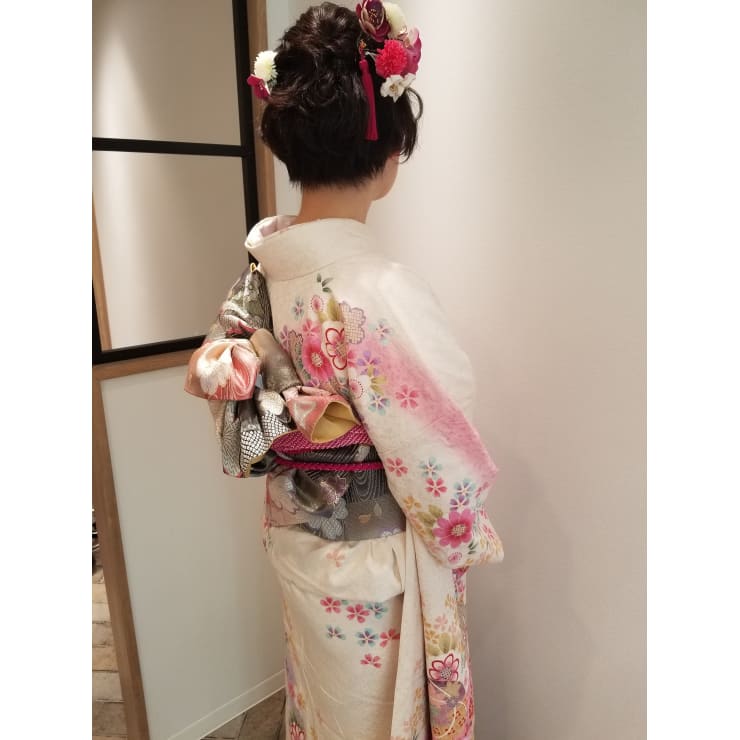 祝 成人式 Zina ジーナ のヘアスタイル 美容院 美容室を予約するなら楽天ビューティ 祝 成人式 Zina ジーナ のヘアスタイル 美容院 美容室を予約するなら楽天ビューティ