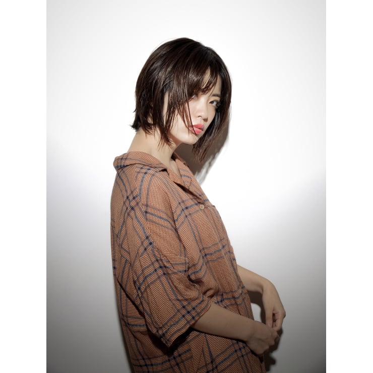 ダークカラーが際立つツヤ髪大人ショートボブ イルミナカラー Moon 武蔵小杉 ムーン ムサシコスギ のヘアスタイル 美容院 美容室を予約するなら楽天ビューティ