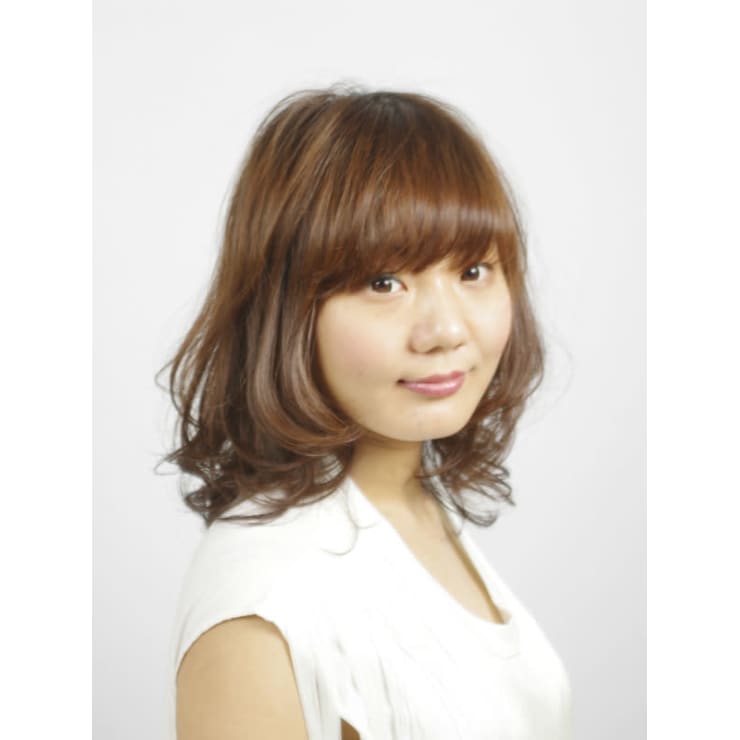 セミロングのふわふわパーマ Kenie ケニー のヘアスタイル 美容院 美容室を予約するなら楽天ビューティ