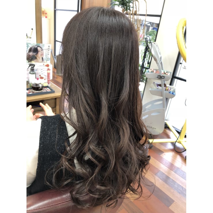 根元白髪染め 毛先おしゃれ染めコラボ Hair Salon Nita ヘアーサロン ニータ のヘアスタイル 美容院 美容室 を予約するなら楽天ビューティ