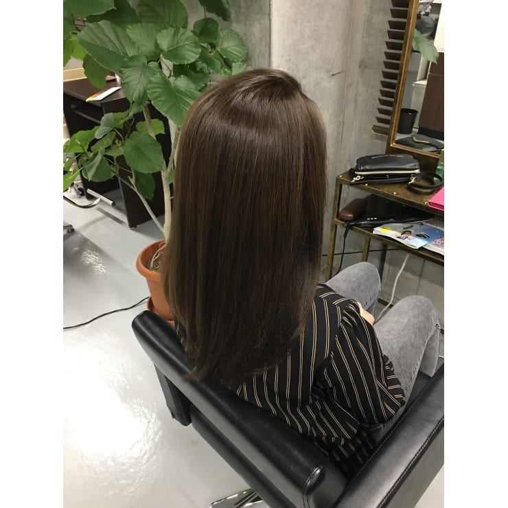 スロウカラー スモーキーアッシュブラウン ヘアカラー専門店 The One ヘアカラーセンモンテンザワン のヘアスタイル 美容院 美容室を予約するなら楽天ビューティ