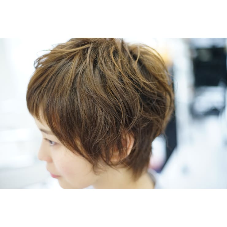 横顔美人ショートヘアのパーマスタイル Zatz ザッツ のヘアスタイル 美容院 美容室を予約するなら楽天ビューティ