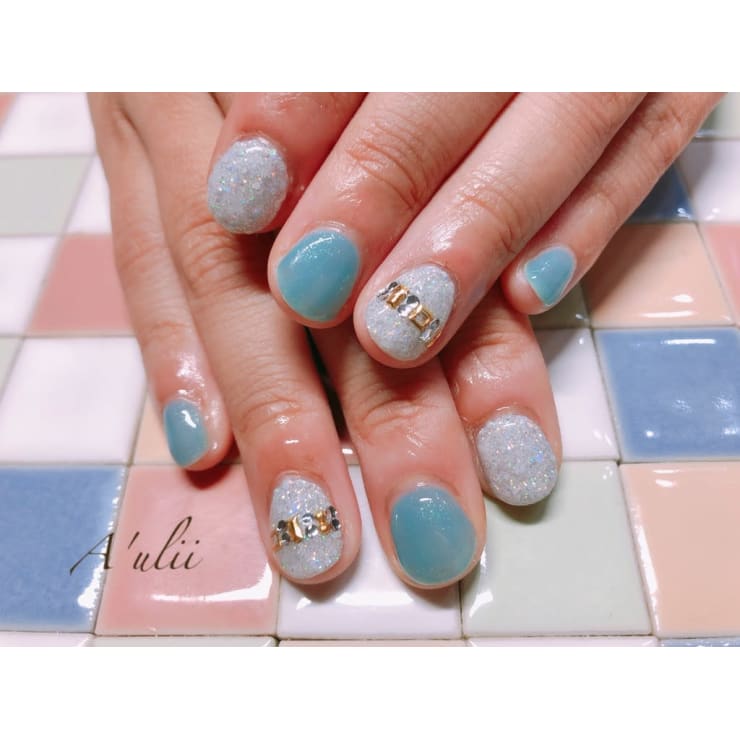ブルーホワイト A Ulii Nail アウリー のネイルデザイン ネイル まつげサロンを予約するなら楽天ビューティ