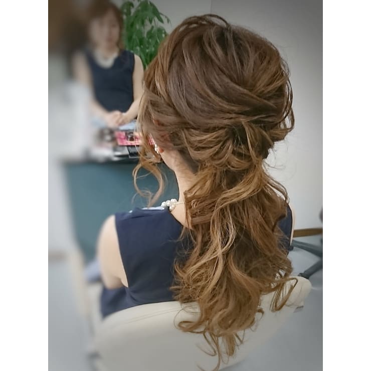 エレガントなダウンスタイル アイラッシュ へアセットbb アイラッシュ アンド ヘアセットビービー のヘアスタイル 美容院 美容室を予約するなら楽天ビューティ