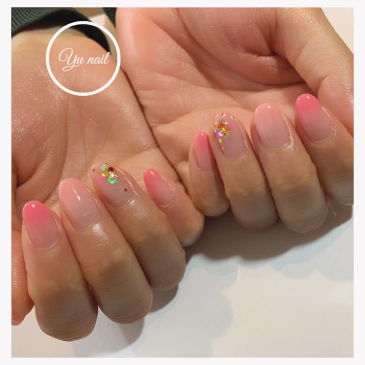 サーモンピンクのグラデーションネイル Yu Nail ユーネイル のネイルデザイン ネイル まつげサロンを予約するなら楽天ビューティ