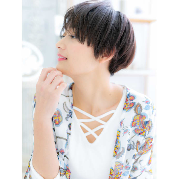 アシンメトリー前下がり大人マッシュショート エアリーショート Mod S Hair 越谷 モッズヘア 越谷西口店 モッズヘア コシガヤニシグチテン のヘアスタイル 美容院 美容室を予約するなら楽天ビューティ