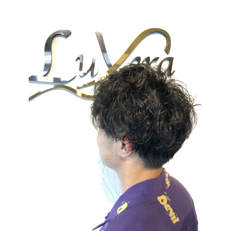 メンズスパイラルパーマ 楽スタイリング Luxera 仲井翼 ルゼラ Hair Este ルゼラ ヘアアンドエステ のヘアスタイル 美容院 美容室を予約するなら楽天ビューティ