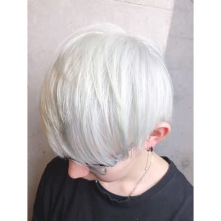 プラチナ ホワイトカラー Hair Salon M Fe S 池袋 ヘアサロンエムフィスイケブクロ のヘアスタイル 美容院 美容室を予約するなら楽天ビューティ