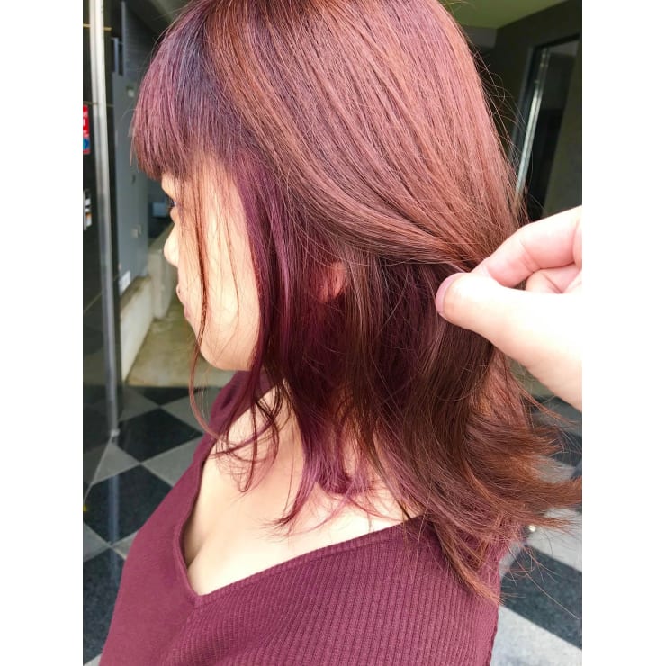 カッパーブラウン ピンクのインナーカラーの欲張りスタイル Hair Make Opsis オプシス のヘアスタイル 美容院 美容室を予約するなら楽天ビューティ