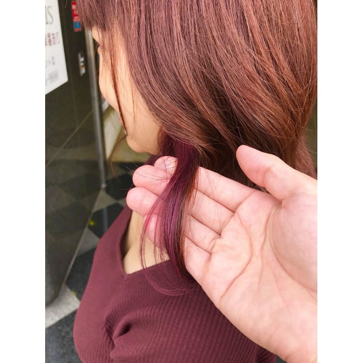 カッパーブラウン ピンクのインナーカラーの欲張りスタイル Hair Make Opsis オプシス のヘアスタイル 美容院 美容室を予約するなら楽天ビューティ