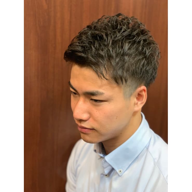 ツーブロくせ毛風ニュアンスパーマ 理容室 銀座 新橋 Hiro Ginza 新橋店 理容室 ヒロギンザシンバシテン のヘアスタイル 美容院 美容室を予約するなら楽天ビューティ