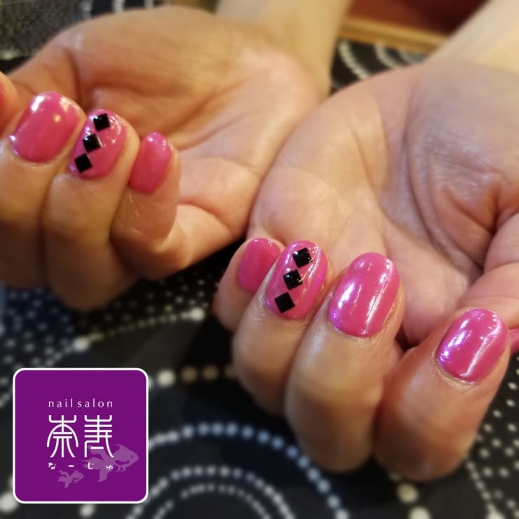 不思議な輝き ネオンピンク 奈寿 ナージュ のネイルデザイン ネイル まつげサロンを予約するなら楽天ビューティ