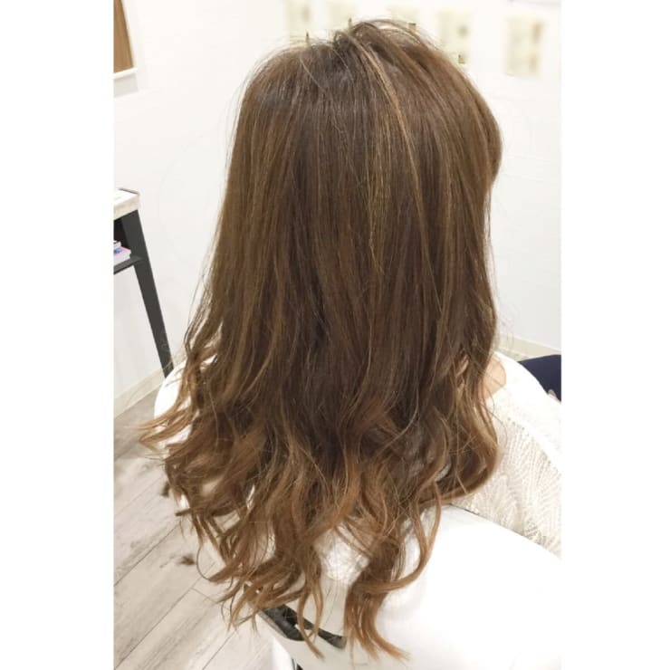ロングヘア コテ巻き 巻き髪が取れやすい 前髪でお悩みの方 Grace 心斎橋 グレイス シンサイバシ のヘアスタイル 美容院 美容室を予約するなら楽天ビューティ