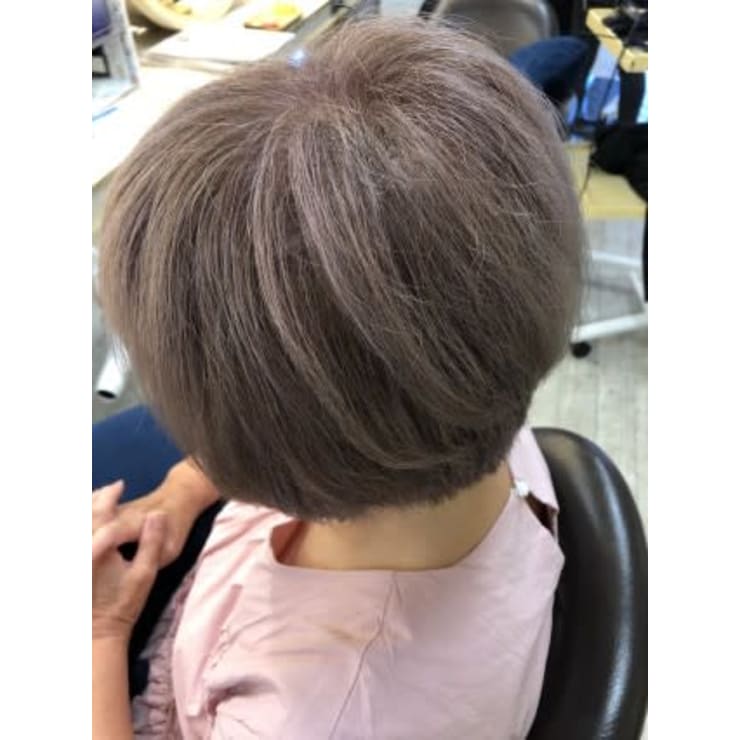白髪をいかしたホワイティピンク Crea渋沢 クレアシブサワ のヘアスタイル 美容院 美容室を予約するなら楽天ビューティ