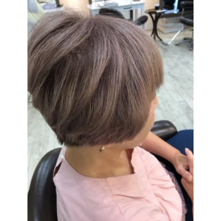 白髪をいかしたホワイティピンク Crea渋沢 クレアシブサワ のヘアスタイル 美容院 美容室を予約するなら楽天ビューティ