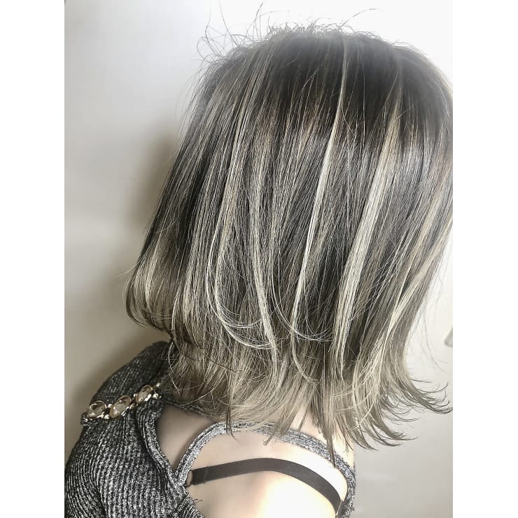 L C E阪急十三 ホワイトハイライトボブ L C E阪急十三 旧lee 阪急十三 エルシー ハンキュウジュウソウ のヘアスタイル 美容院 美容室を予約するなら楽天ビューティ
