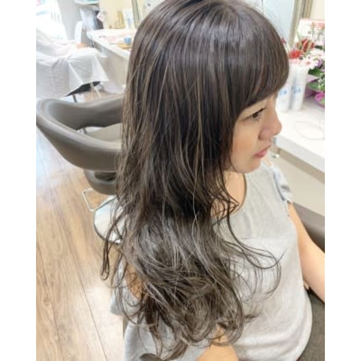 アイスグレー 極細ハイライト ｃｒｅａ能見台 クレアノウケンダイ のヘアスタイル 美容院 美容室を予約するなら楽天ビューティ