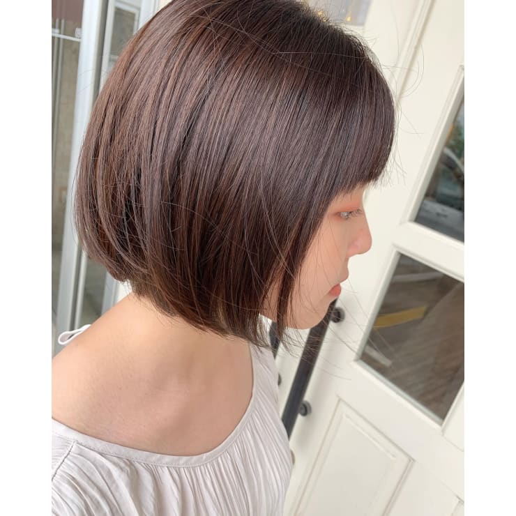 秋髪 まとまりボブに人気のグレージュカラーにほんのりパープル Hair And Make Gratiae ヘアアンドメイクグラチア のヘアスタイル 美容院 美容室を予約するなら楽天ビューティ