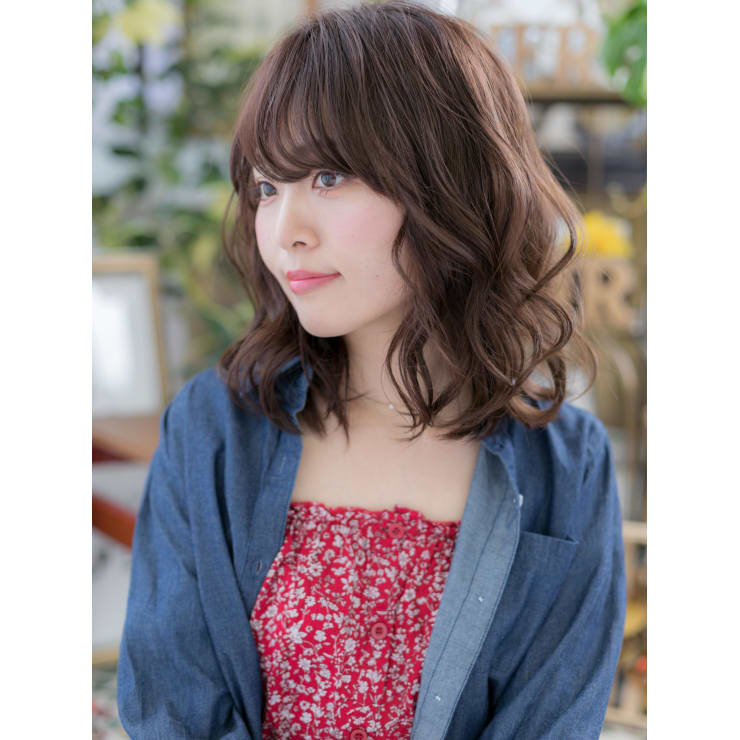 くせ毛風カールのラブガーリー♪ふわミディ 似合わせカット | COVER