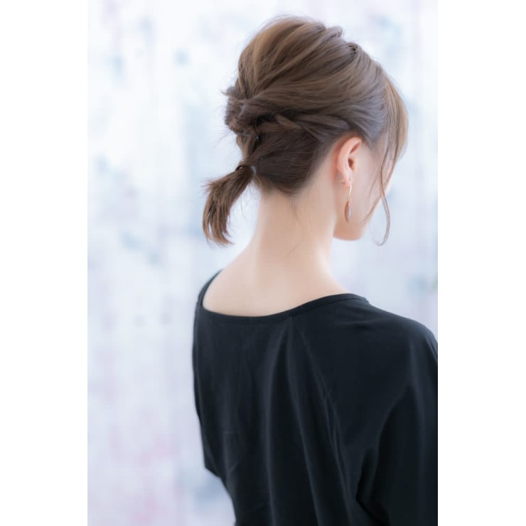 おくれ毛 ねじりくるりんぱ 抜け感ラブヘアアレンジ Miq 赤羽店 ミック のヘアスタイル 美容院 美容室を予約するなら楽天ビューティ